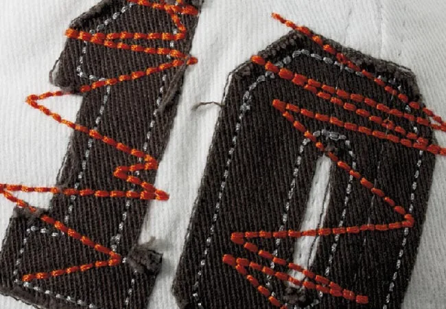 Baumwolllabel mit Stickerei