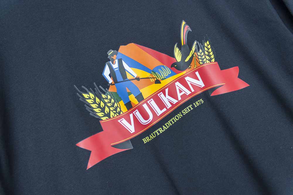 Logo Vulkanbrauerei gedruckt auf einem schwarzem T-Shirt